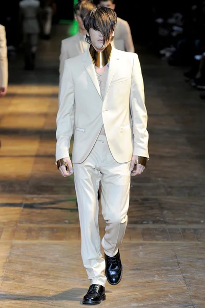 Look 4
